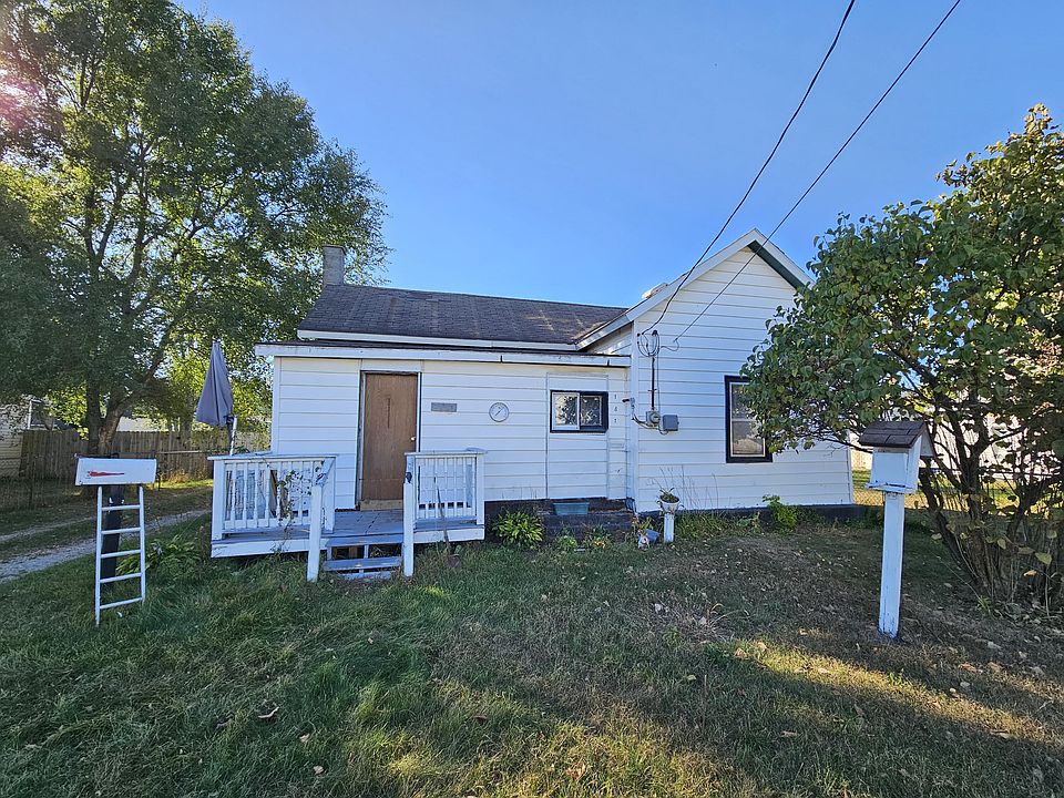 2nd image of 141 S Elm St