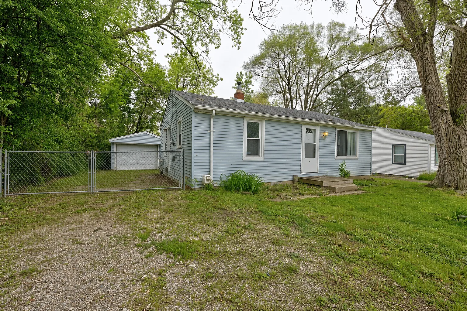 2 bed, 800 sqft, $995 — Photo 2
