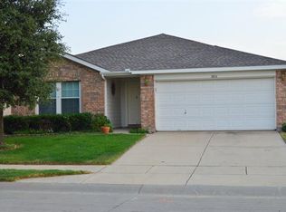 8816 Wagon Trl, Aubrey, TX 76227