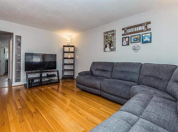4th image of 280 Saint Regis Ln