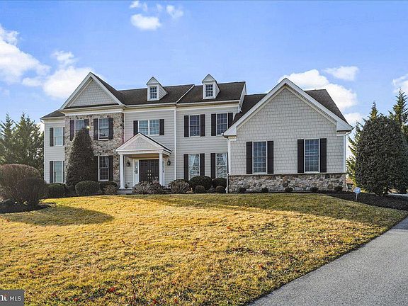 3rd image of 109 Marigold Ct