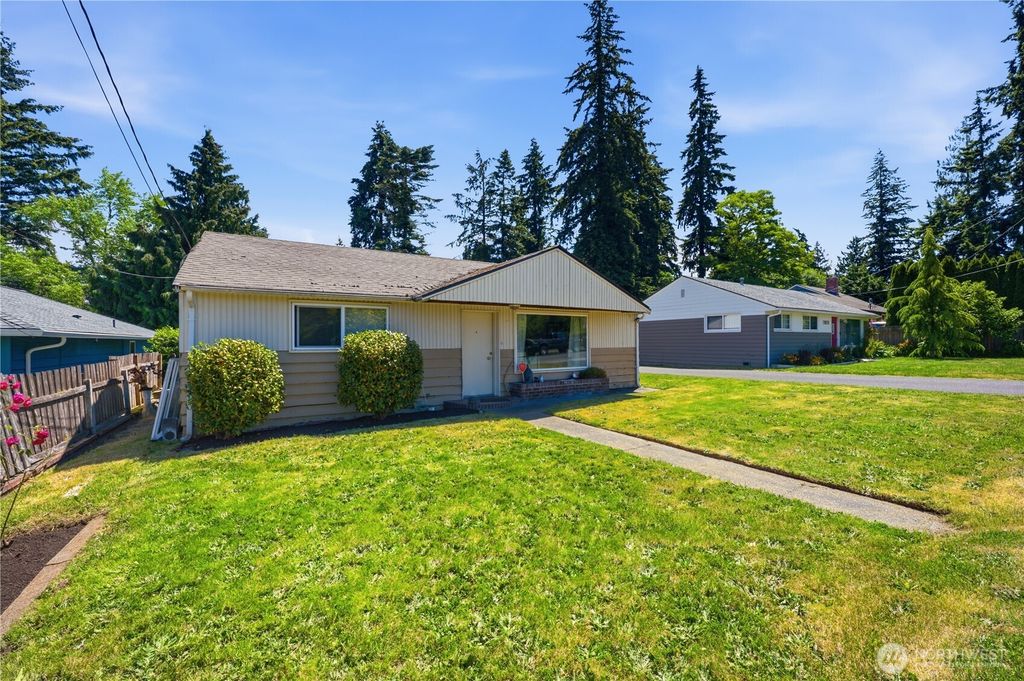 18824 Midvale Avenue N, Seattle, WA - View 2