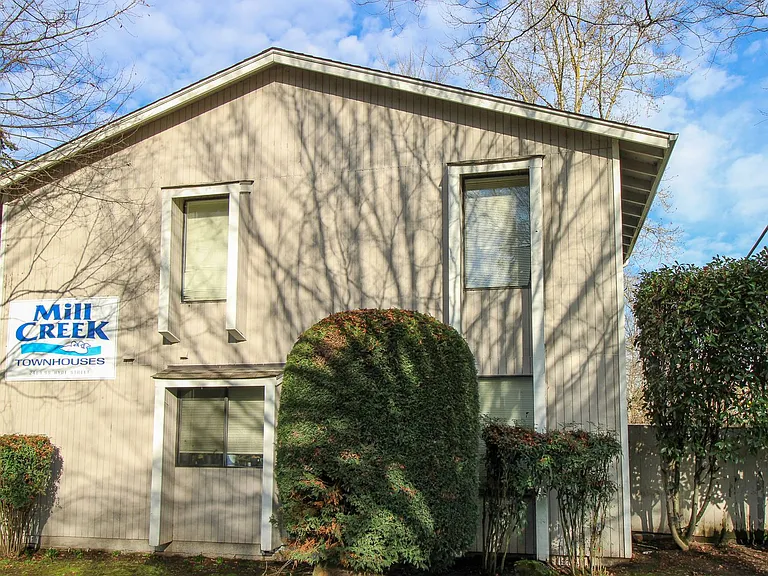 2489-2499 Hyde St SE — Photo 16