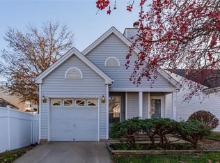 843 Liberty Village Dr, Florissant, MO 63031