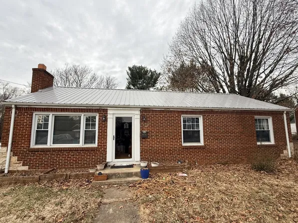 2516 Vancouver Dr NW, Roanoke, VA 24012