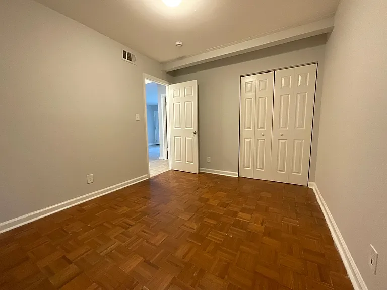 Willow Creek Apartments — Photo 15