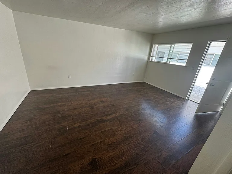 1065 W Marina Dr #8 — Photo 6
