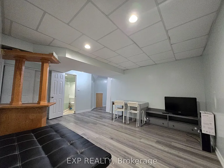 253 Hollymount Dr — Photo 2