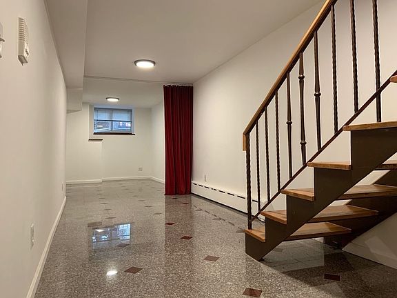 5th image of 929 Lorimer St #1B