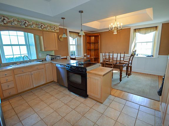 3rd image of 3884 Breezy Hill Rd