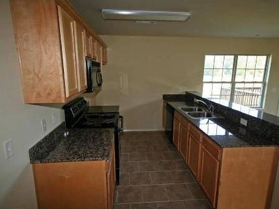 4th image of 3304 SW Deerfield Blvd