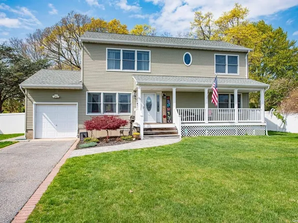 57 Danbury Street, Bay Shore, NY 11706