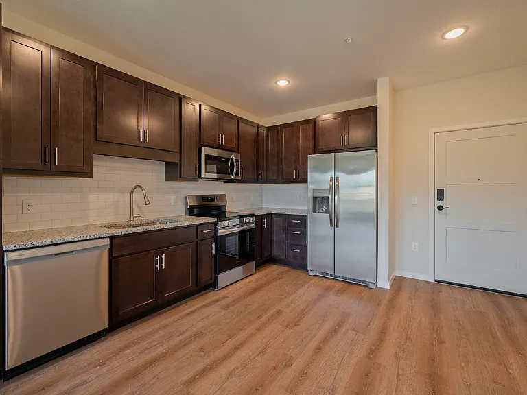 Summerville Flats — Photo 32