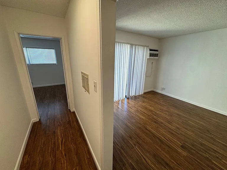 617 N Orange Dr — Photo 17