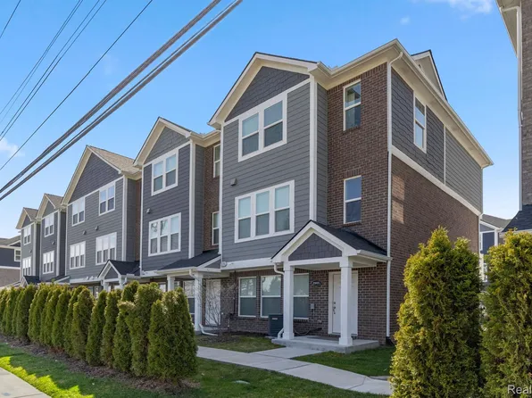 2913 Square Lake Rd, Troy, MI 48085