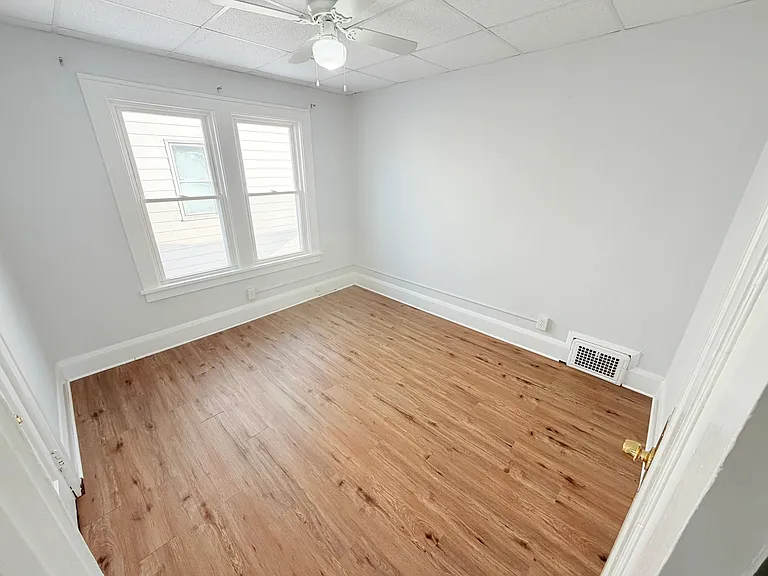 15711 Grovewood Ave #2 — Photo 22