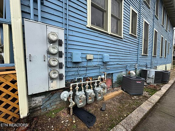 4th image of 903 Luttrell St
