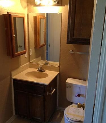 4th image of 313 Queens Ct S APT A