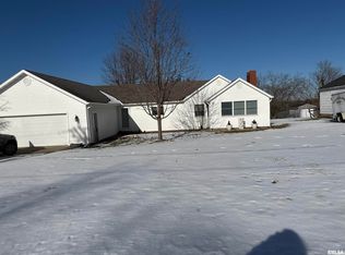 104 W Franklin St, Mackinaw, IL