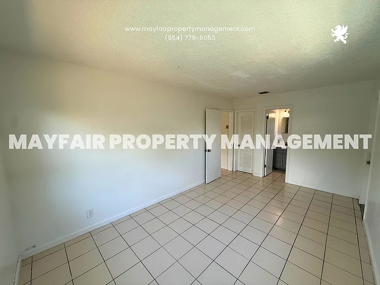 1140 NE 25th Ave #4 — Photo 5