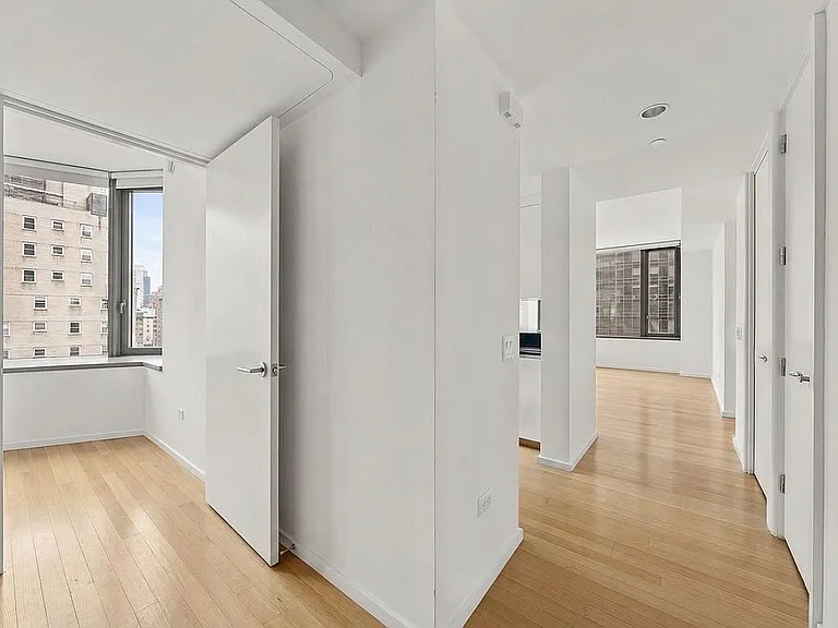 50 Union #12C — Photo 11