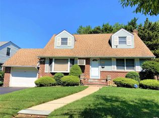 229 Miller Pl, Syosset, NY 11791