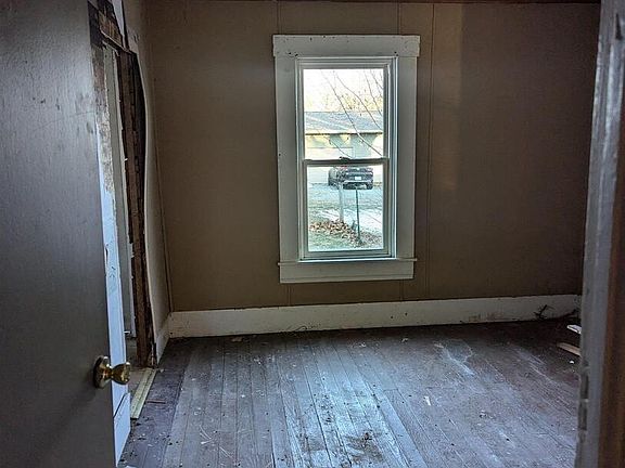 5th image of 213 S Sunny Slope St