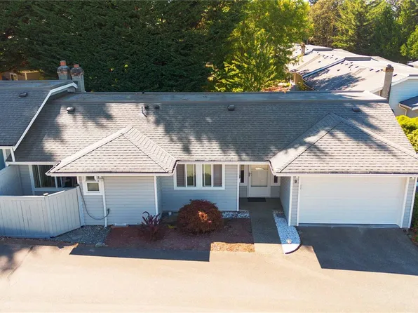 3966 Cedar Hill Cross Rd #9, Saanich, BC V8P 5R4