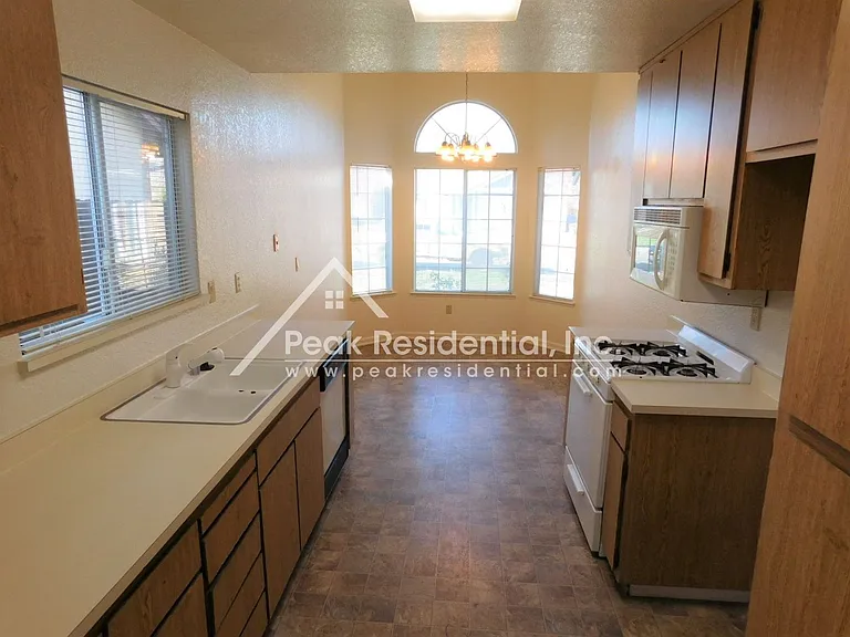 18 Smokey Leaf Ct — Photo 4