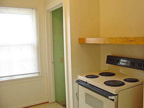 3rd image of 205 Avenue C