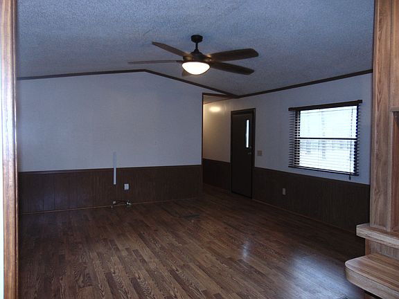 5th image of 608 Ashley St