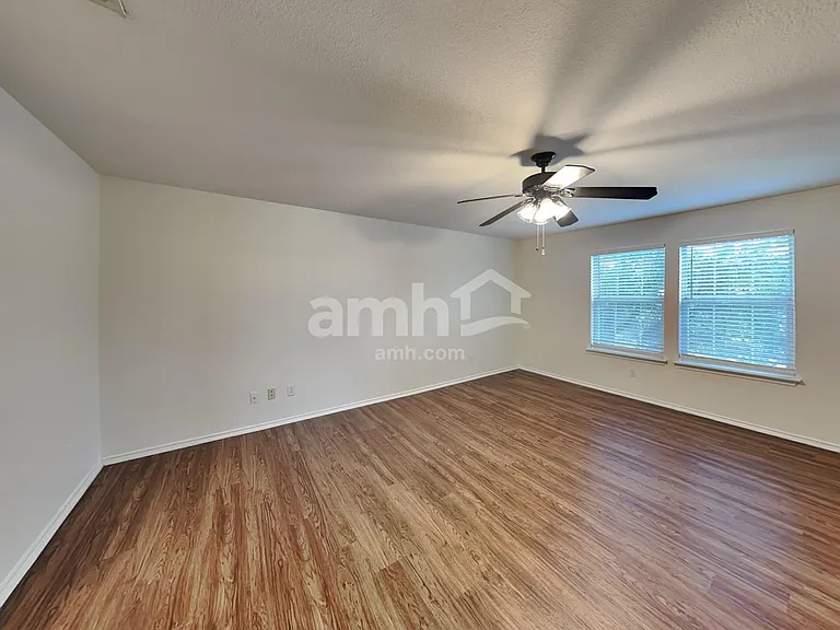 8802 Mission Mdw — Photo 11