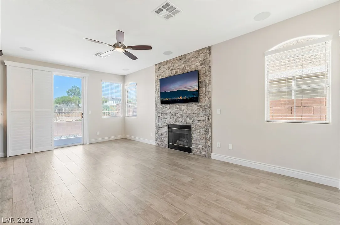 3 bed, 2.0 bath, 1602 sqft, $2,100 — Photo 4