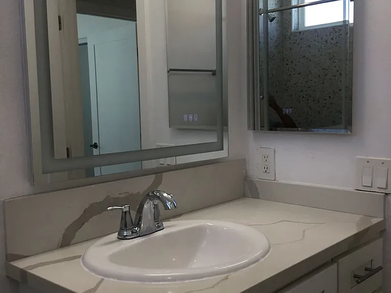COMPLETELY REMODELED TOWNHOUSE FOR RENT — Photo 13