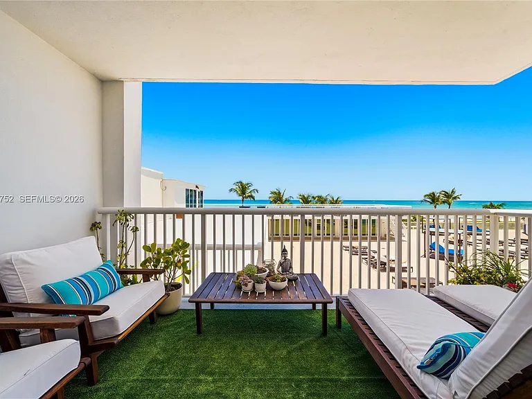 5401 Collins Ave #102 — Photo 1