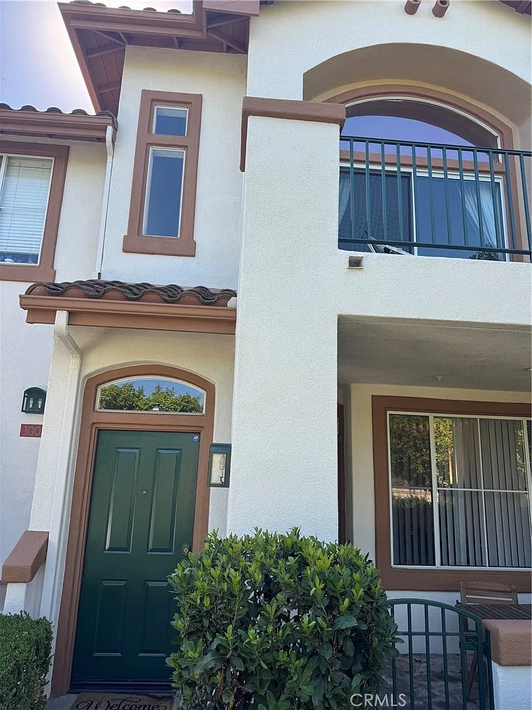 3 bed, 1177 sqft, $4,000 — Photo 2