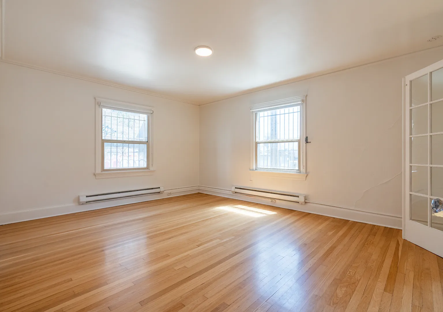 Campus Apartments 6 Weeks Free | Spacious Studio In Heart of the U District — Photo 4