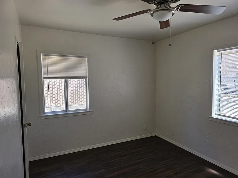 101 W Desert View Dr — Photo 13