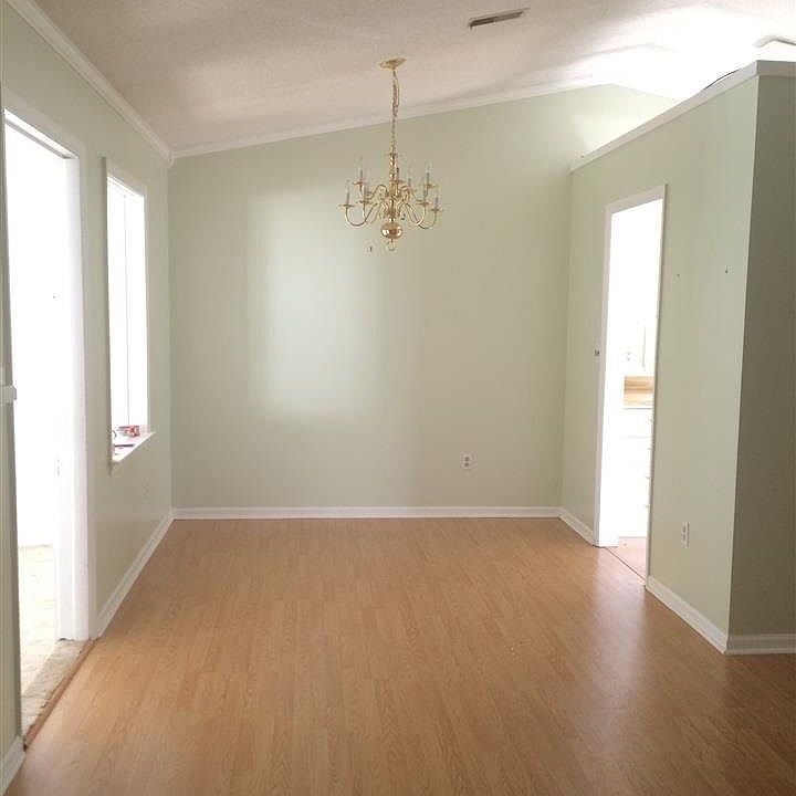 2nd image of 5 Saddlewood Ln