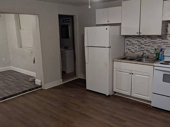 4th image of 1537 SW 44th Ave #A