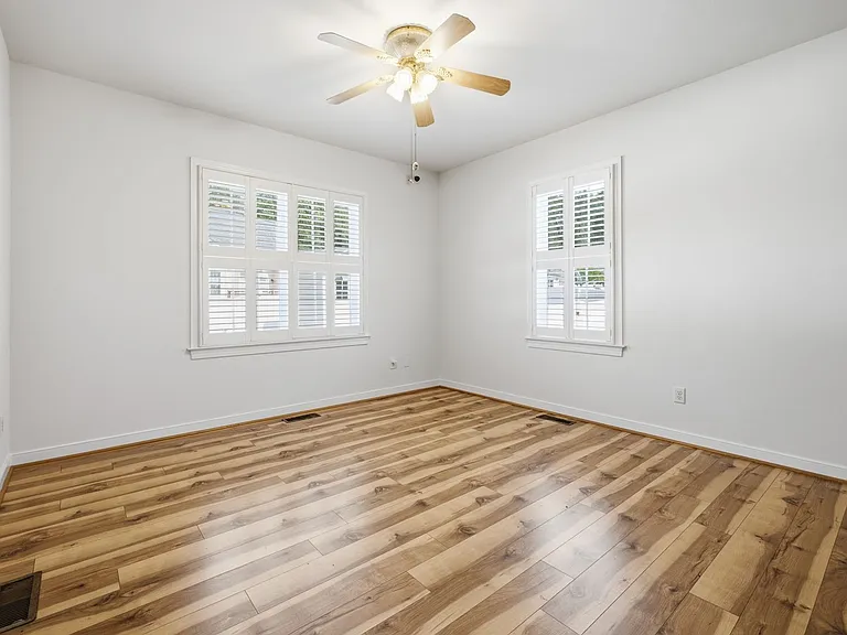6613 Saint Laurence Dr — Photo 10