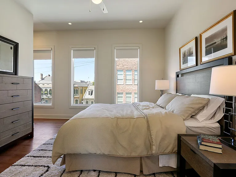 The Academy Luxury Apartments and Townhomes — Photo 6