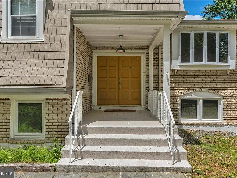 26 Forest Hill Dr — Photo 3