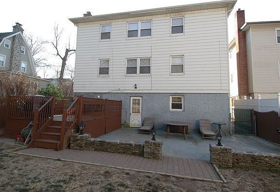 5th image of 110 Travers Ave