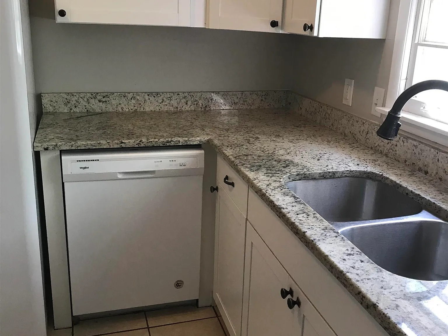 3 bed, 1.5 bath, 1003 sqft, $1,200 — Photo 3