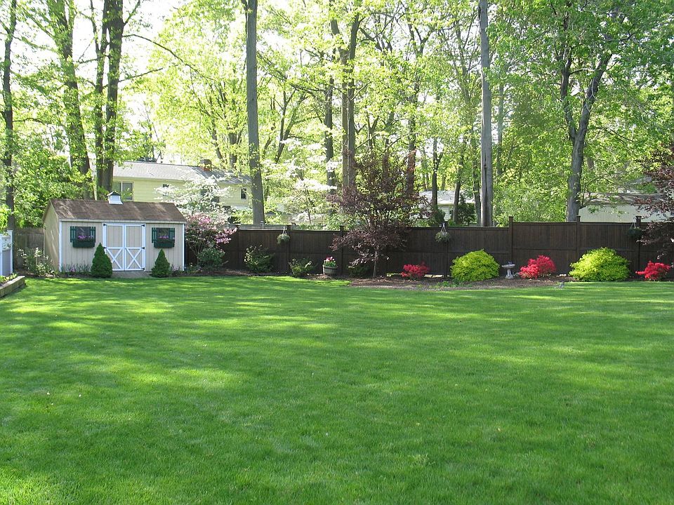 2nd image of 29 Surrey Dr