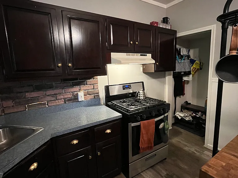464 Parker Ave — Photo 9