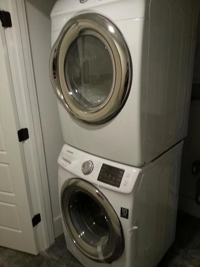 3 Bed. 3 Full Bathrooms. In-Unit Washer and Dryer, Central AC, Pets Friendly, Parking for Rent — Photo 3