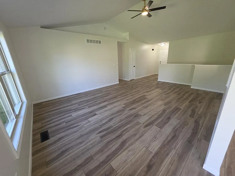 1813 Rambling Rose Ln — Photo 4