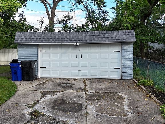 2nd image of 12801 Parkhill Ave